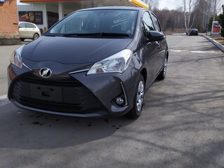 2019 Toyota Vitz III (XP130) Рестайлинг 2, серебристый, 1100000 рублей, вид 2