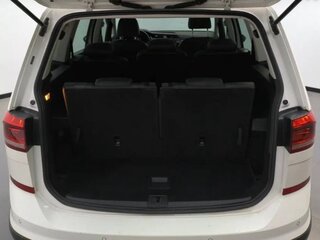 2018 Volkswagen Touran II, белый, 1380000 рублей, вид 4