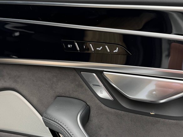 2020 Audi A8 55 TFSI IV (D5), белый, 6100000 рублей - вид 15