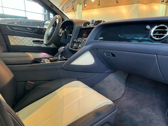 2022 Bentley Bentayga I Рестайлинг, синий, 42660000 рублей - вид 12
