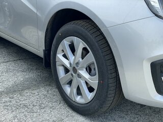 2026 Lada (ВАЗ) Vesta I Рестайлинг (NG), серебристый, 1805000 рублей, вид 4