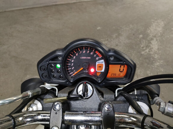 2012 Suzuki SFV 650 Gladius, белый, 550000 рублей - вид 4