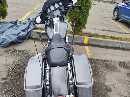 2015 Harley-Davidson Street Glide, серый, 1500000 рублей, вид 4