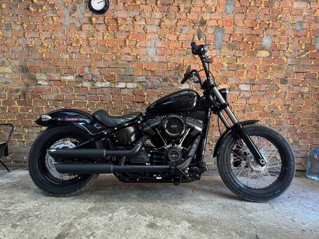 2020 Harley-Davidson Street Bob, чёрный, 1050000 рублей, вид 2