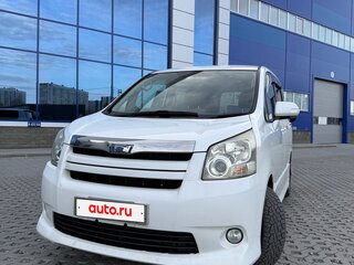 2007 Toyota Noah II (R70), белый, 900000 рублей, вид 1
