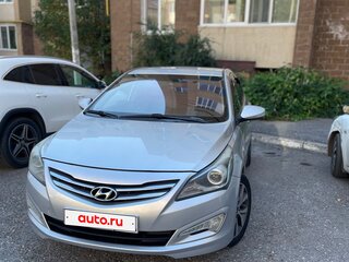 2014 Hyundai Solaris I Рестайлинг, серебристый, 850000 рублей, вид 1