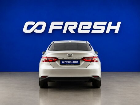 2018 Toyota Camry VIII (XV70), белый, 2099632 рублей, вид 4