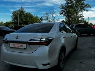 2018 Toyota Corolla XI (E160, E170, E180) Рестайлинг 1, белый, 1750000 рублей, вид 3