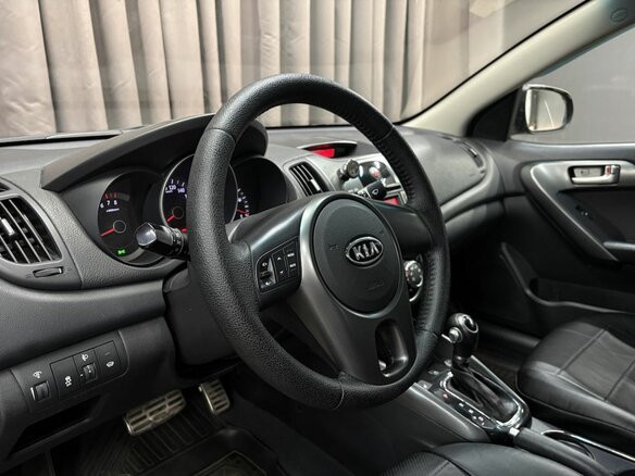 2011 Kia Cerato 6-speed II, красный - вид 4