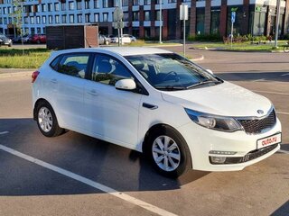 2016 Kia Rio III Рестайлинг, белый, 1450000 рублей, вид 1