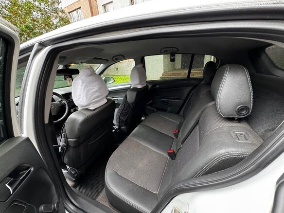 2010 Opel Astra H Рестайлинг, белый, 600000 рублей - вид 5