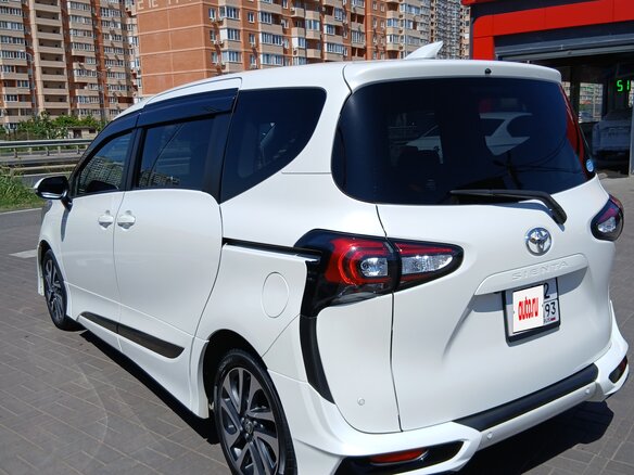 2020 Toyota Sienta II Рестайлинг, белый, 1850000 рублей - вид 17