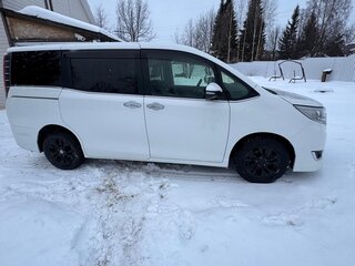 2018 Toyota Esquire I Рестайлинг, белый, 2850000 рублей, вид 2