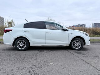 2018 Kia Rio IV, белый, 900000 рублей, вид 5