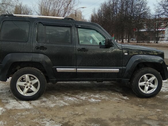 2010 Jeep Cherokee IV (KK), чёрный - вид 1