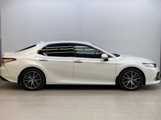 2021 Toyota Camry VIII (XV70) Рестайлинг, белый, 4200000 рублей, вид 5