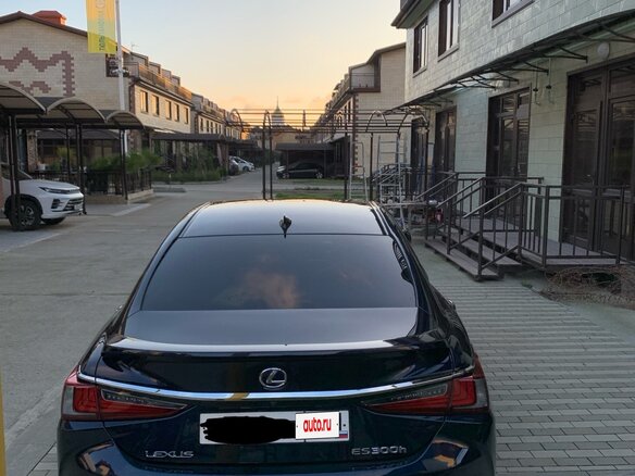 2019 Lexus ES 300h VII, синий, 4600000 рублей - вид 7