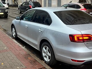 2014 Volkswagen Jetta VI Рестайлинг, серебристый, 900000 рублей, вид 5