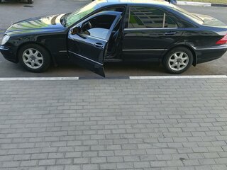 1999 Mercedes-Benz S-Класс 320 IV (W220), чёрный, 650000 рублей, вид 4