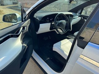 2019 Tesla Model X 100D I, белый, 3900000 рублей, вид 4