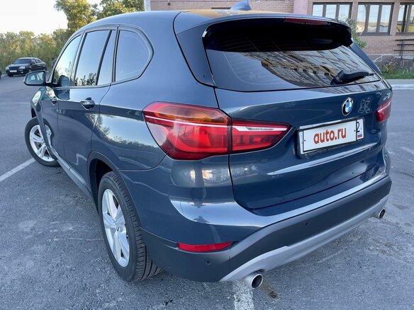 2017 BMW X1 20i xDrive II (F48), серый - вид 8