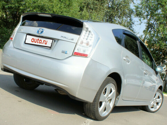 2010 Toyota Prius III (XW30), серебристый - вид 7