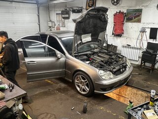 2006 Mercedes-Benz C-Класс 230 II (W203) Рестайлинг, серый, 1050000 рублей, вид 3