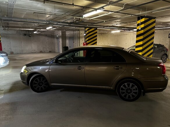 2005 Toyota Avensis II, коричневый, 380000 рублей - вид 3