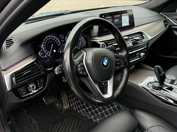 2017 BMW 5 серии 530i xDrive VII (G30/G31/G38), серый - вид 4