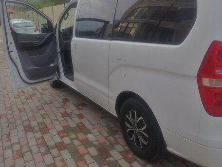 2008 Hyundai Grand Starex, белый, 1700000 рублей, вид 2