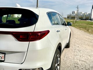 2021 Kia Sportage IV Рестайлинг, белый, 2280000 рублей, вид 5