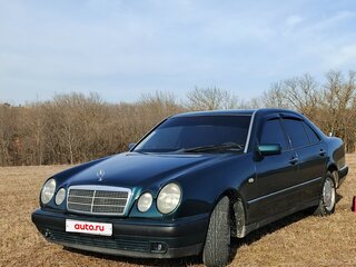 1999 Mercedes-Benz E-Класс 220 II (W210, S210), зелёный, 700000 рублей, вид 2