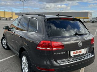 2010 Volkswagen Touareg II, серый, 1890000 рублей, вид 3
