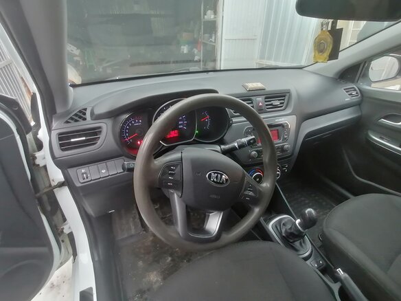 2013 Kia Rio 5-speed III, белый, 985000 рублей - вид 9