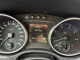 2008 Mercedes-Benz M-Класс 500 II (W164) Рестайлинг, чёрный, 1990000 рублей, вид 4