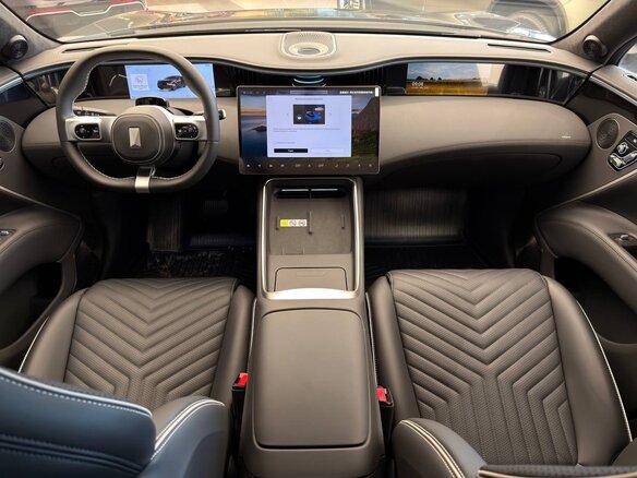 2025 Avatr 11 116.79 kWh I Рестайлинг, чёрный - вид 10