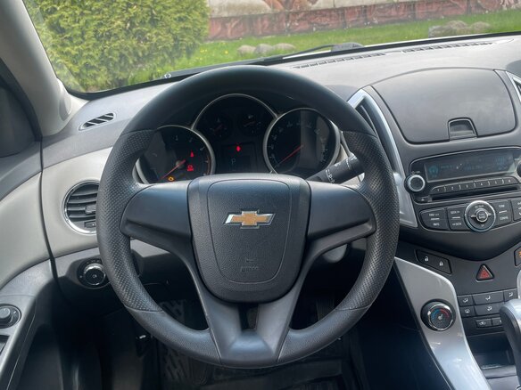 2013 Chevrolet Cruze I Рестайлинг, серебристый, 840000 рублей - вид 9