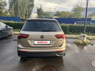 2021 Volkswagen Tiguan II Рестайлинг, коричневый, 3550000 рублей, вид 2