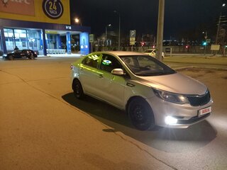 2017 Kia Rio III Рестайлинг, серебристый, 600000 рублей, вид 5