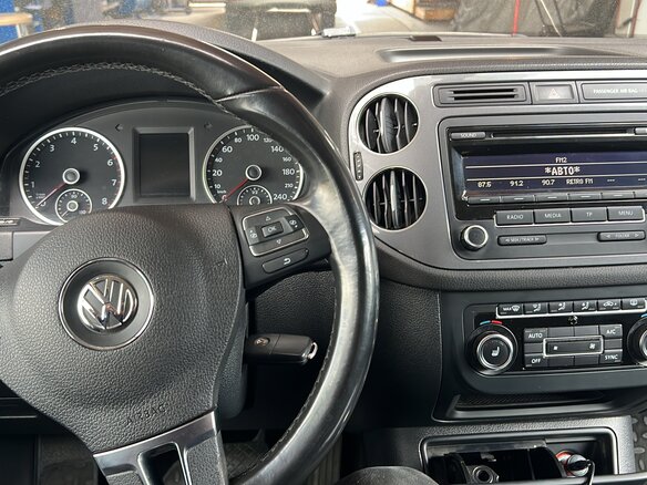 2013 Volkswagen Tiguan I Рестайлинг, серый, 1290000 рублей - вид 11