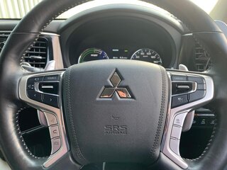 2018 Mitsubishi Outlander PHEV III Рестайлинг 3, белый, 2800000 рублей, вид 5