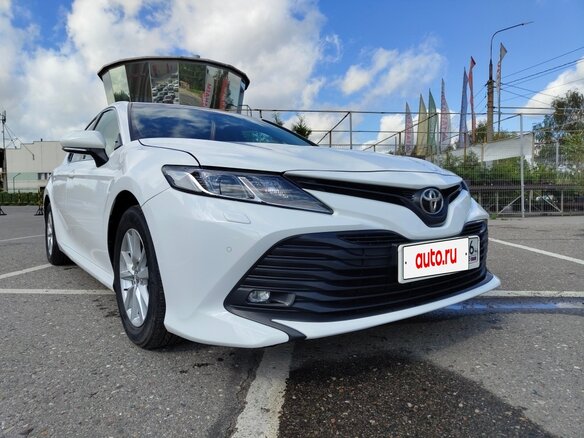 2019 Toyota Camry VIII (XV70), белый, 2499999 рублей - вид 1