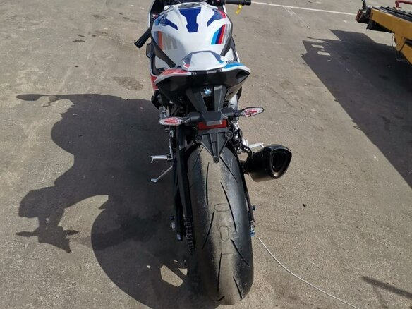 2021 BMW M 1000 RR, белый, 2200000 рублей - вид 2