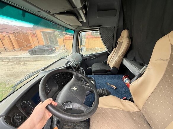 2015 КамАЗ 5490, белый, 1750000 рублей - вид 3