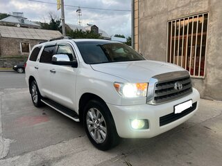 2011 Toyota Sequoia II, белый, 2930000 рублей, вид 3
