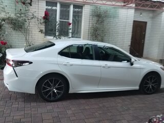 2022 Toyota Camry US Market VIII (XV70) Рестайлинг, белый, 3000000 рублей, вид 3
