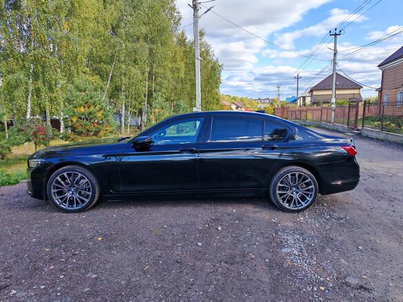 2021 BMW 7 серии 740i VI (G11/G12) Рестайлинг, чёрный, 5950000 рублей - вид 2