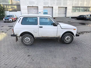 2016 Lada (ВАЗ) 2121 (4x4) I Рестайлинг, белый, 350000 рублей, вид 2