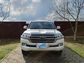 2018 Toyota Land Cruiser 200 Series Рестайлинг 2, белый, 7700000 рублей, вид 2