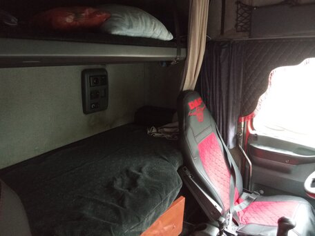 2000 DAF XF 95, красный, 3000000 рублей, вид 2